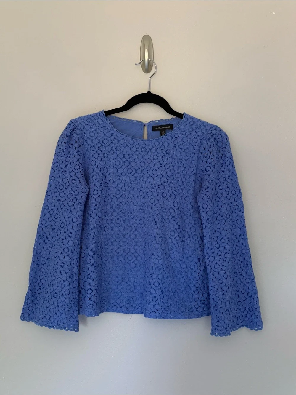 Banana Republic Periwinkle Lace Crochet Bell Sleeve Top Feminine Office Lined XS